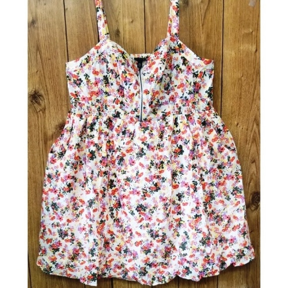 torrid Dresses & Skirts - Torrid size 24 Floral Print Dress with Pockets!!!